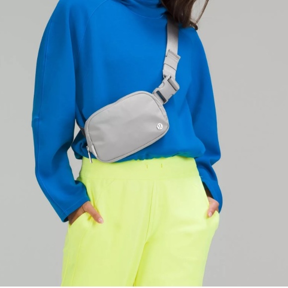 NWT LULULEMON BELT BAG 1L Powder Blue DEAD STOCK COLOR - Picture 16 of 16